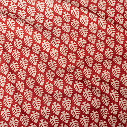 〔1m切り売り〕伝統息づく南インドから　昔ながらの木版染め更紗模様布 - 赤系〔横幅:約111cm〕の商品写真