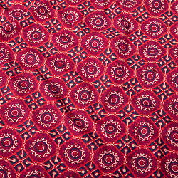 〔1m切り売り〕伝統息づく南インドから　アジュラックデザイン布 - 赤系〔横幅:約116cm〕の商品写真