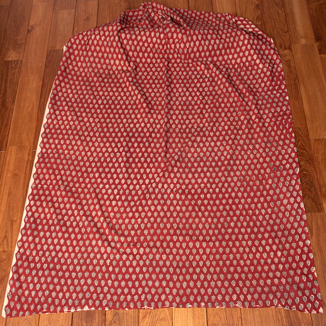 〔1m切り売り〕伝統息づく南インドから　昔ながらの木版染め更紗模様布 - 赤茶系〔横幅:約114cm〕 3 - 全体を広げてみたところです。1mの長さごとにご購入いただけます。