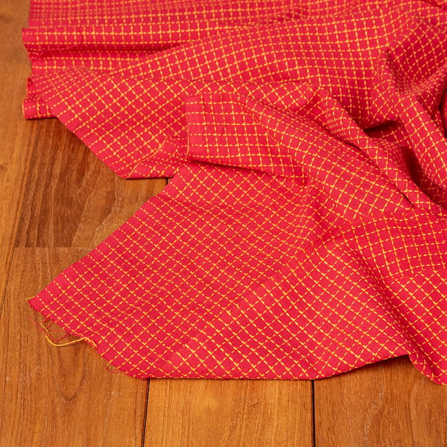 〔1m切り売り〕南インドのシンプルコットン　チェック模様布〔幅約119cm〕 - 赤系 4 - インドならではの布ですね。
