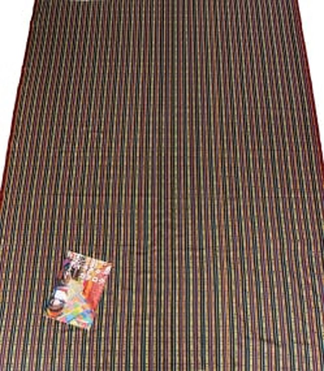 〔テーブルクロスサイズ〕ネパール織り生地[長さ：200cm][幅:156cm] 7 - 幅はこのようになっています。A13サイズの当店のカタログと比較してみました