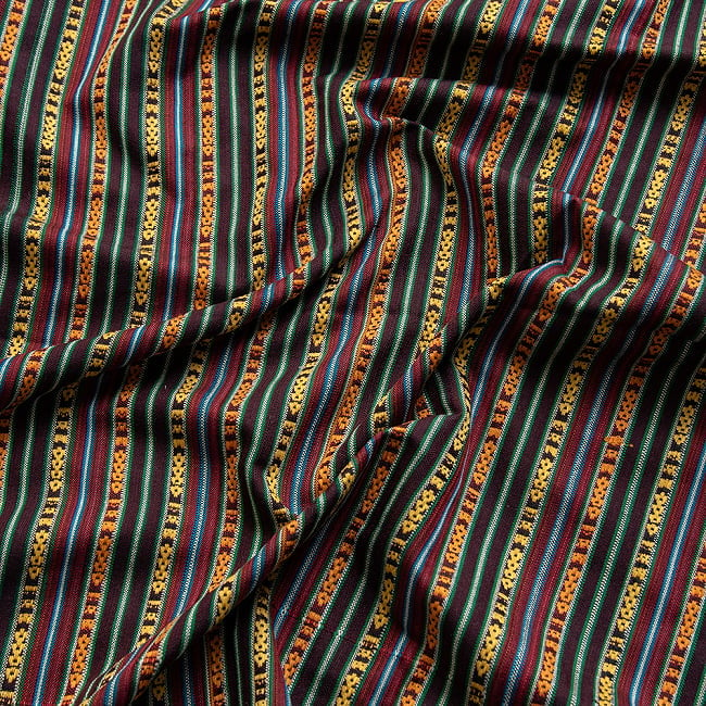 〔テーブルクロスサイズ〕ネパール織り生地のマルチクロス - 154cm x 200cmの写真1枚目です。ネパール・チベット伝統の模様が丁寧に織られたコットン生地です。ネパールから海を越えてお届けします！布,アジア布,テーブルクロス,テーブル,ラグ,ベッドカバー