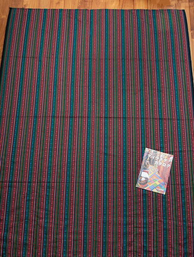〔テーブルクロスサイズ〕ネパール織り生地のマルチクロス - 153cm x 200cm 3 - 広がりのある大きな布地です。