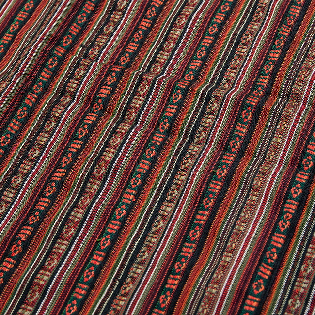 〔テーブルクロスサイズ〕ネパール織り生地のマルチクロス - 140cm x 200cmの写真1枚目です。ネパール・チベット伝統の模様が丁寧に織られたコットン生地です。ネパールから海を越えてお届けします！布,アジア布,テーブルクロス,テーブル,ラグ,ベッドカバー