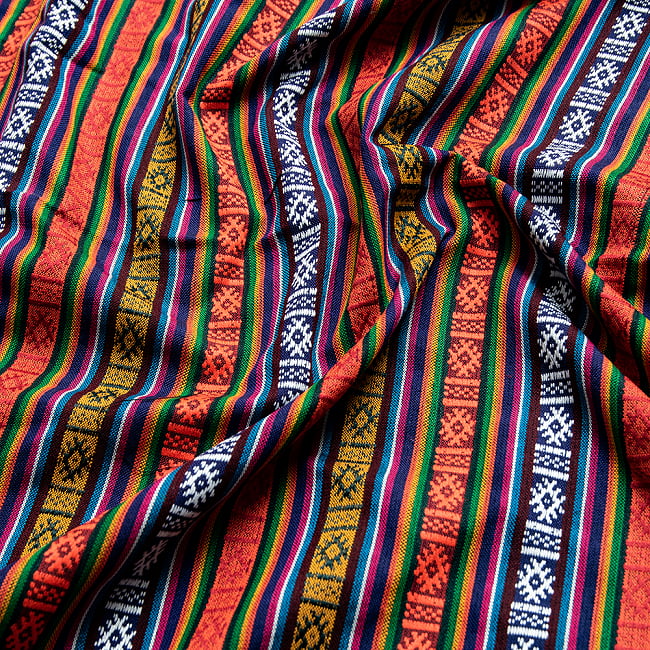 〔テーブルクロスサイズ〕ネパール織り生地のマルチクロス - 150cm x 200cm 2 - 陰影に映える美しいエスニック記事です。