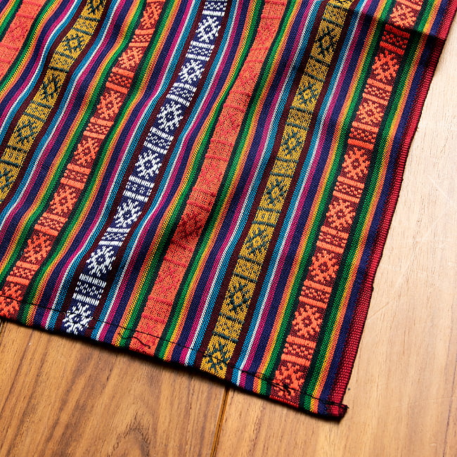 〔テーブルクロスサイズ〕ネパール織り生地のマルチクロス - 150cm x 200cm 4 - 端には止め処理がされています。