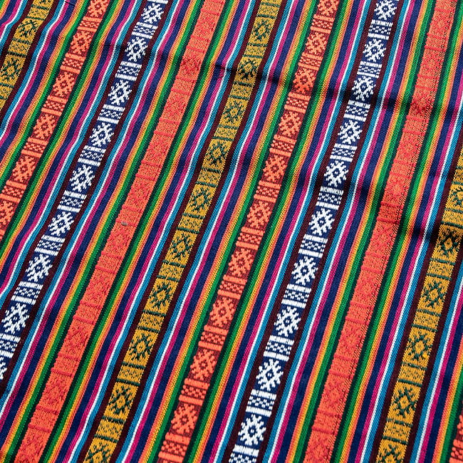 〔テーブルクロスサイズ〕ネパール織り生地のマルチクロス - 150cm x 200cmの写真1枚目です。ネパール・チベット伝統の模様が丁寧に織られたコットン生地です。ネパールから海を越えてお届けします！布,アジア布,テーブルクロス,テーブル,ラグ,ベッドカバー