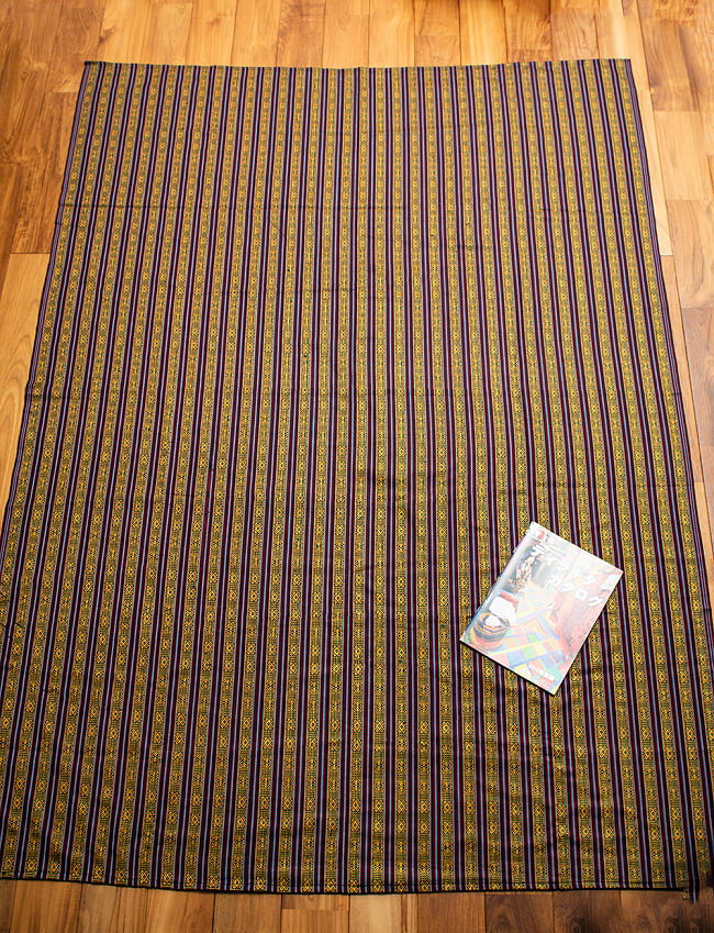 〔テーブルクロスサイズ〕ネパール織り生地のマルチクロス - 143cm x 200cm 3 - 広がりのある大きな布地です。