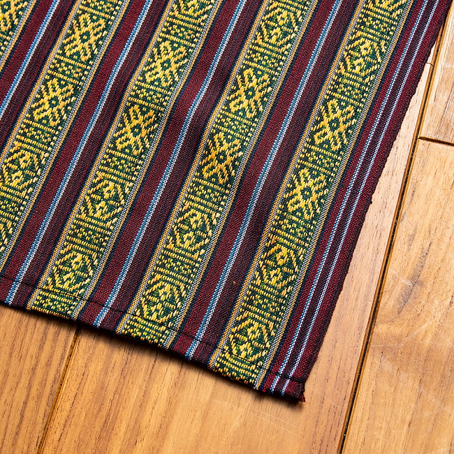 〔テーブルクロスサイズ〕ネパール織り生地のマルチクロス - 143cm x 200cm 4 - 端には止め処理がされています。