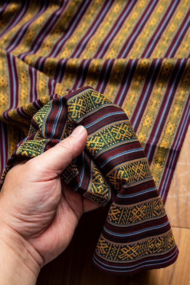 〔テーブルクロスサイズ〕ネパール織り生地のマルチクロス - 143cm x 200cm 5 - ハリのある美しい布です
