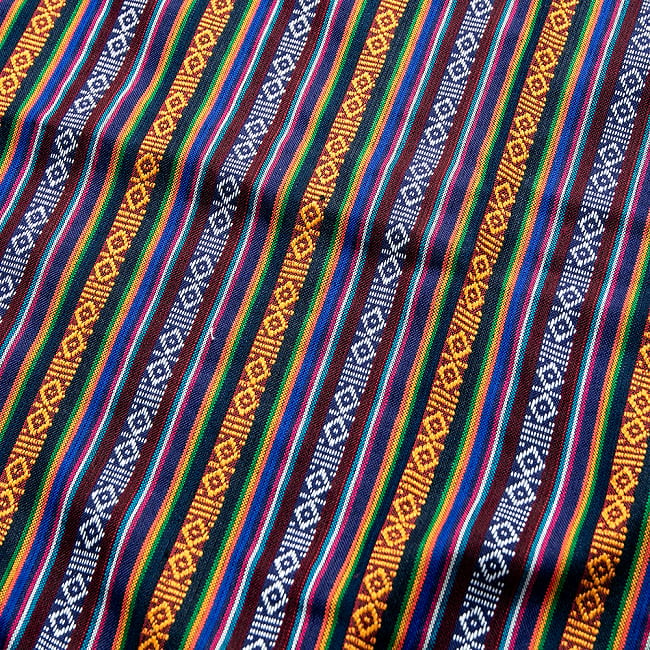 〔テーブルクロスサイズ〕ネパール織り生地のマルチクロス - 149cm x 200cmの写真1枚目です。ネパール・チベット伝統の模様が丁寧に織られたコットン生地です。ネパールから海を越えてお届けします！布,アジア布,テーブルクロス,テーブル,ラグ,ベッドカバー