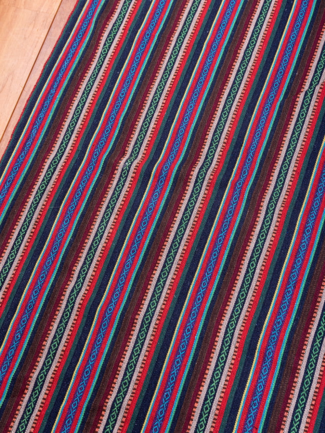 〔50cm切り売り〕ネパール伝統のコットン織り生地　厚手〔幅約121cm〕の写真1枚目です。丁寧に織られたコットン生地です。1点のご注文で50cm、2点で100cm…という風にご注文個数分繋がった状態にカットしてお送りいたします。ネパールゲリ,アジアン 生地,切り売り,量り売り 布,アジア布,計り売り,ファブリック,布,テーブルクロス,ソファカバー,カーテン