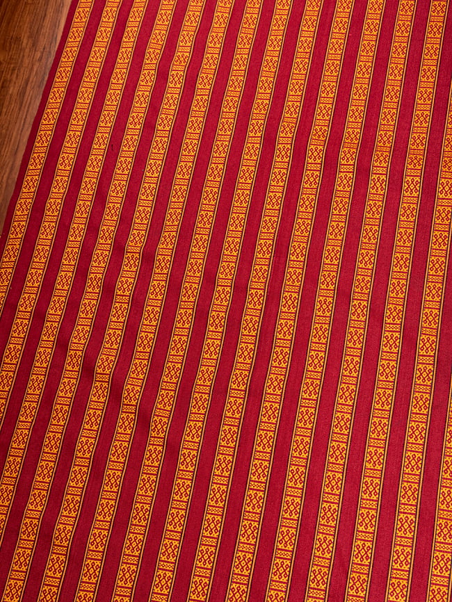 〔50cm切り売り〕ネパール伝統のコットン織り生地　薄手〔幅約150cm〕の写真1枚目です。丁寧に織られたコットン生地です。1点のご注文で50cm、2点で100cm…という風にご注文個数分繋がった状態にカットしてお送りいたします。ネパールゲリ,アジアン 生地,切り売り,量り売り 布,アジア布,計り売り,ファブリック,布,テーブルクロス,ソファカバー,カーテン