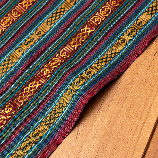 〔50cm切り売り〕ネパール伝統のコットン織り生地　薄手〔幅約150cm〕 3 - 端の部分の様子です。
