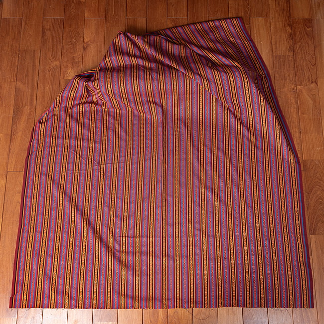 〔50cm切り売り〕ネパール伝統のコットン織り生地　薄手〔幅約148cm〕 2 - 生地を広げてみたところです。横幅もしっかりあります。
