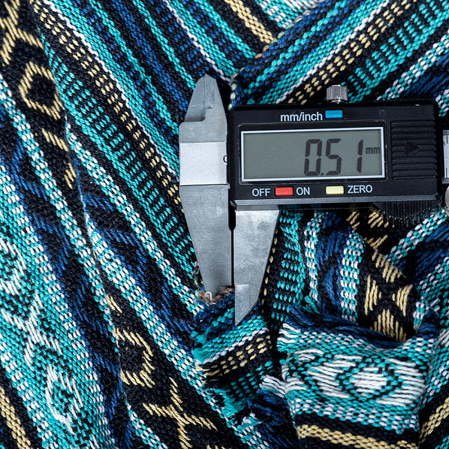 〔50cm切り売り〕ネパール伝統のコットン織り生地　厚手〔幅約123cm〕 9 - 厚みの目安は大体このような感じです *柔らかいコットン生地なので計り方によって差異がございます