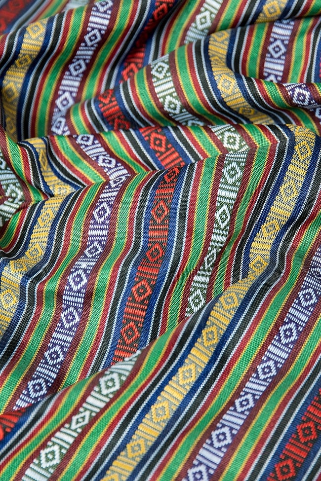 〔50cm切り売り〕ネパール伝統のコットン織り生地　薄手〔幅150cm〕 3 - 生地を近くから見てみました。