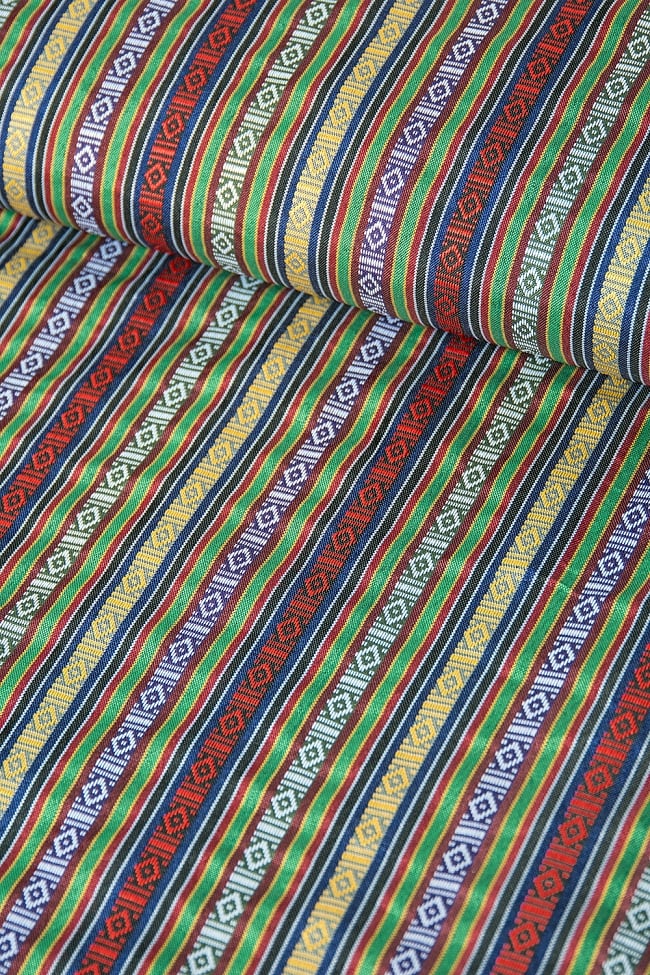 〔50cm切り売り〕ネパール伝統のコットン織り生地　薄手〔幅150cm〕の写真1枚目です。丁寧に織られたコットン生地です。ネパールから海を越えてお届けします！ネパールゲリ,アジアン 生地,切り売り,量り売り 布,アジア布,計り売り,ファブリック,布,テーブルクロス,ソファカバー,カーテン