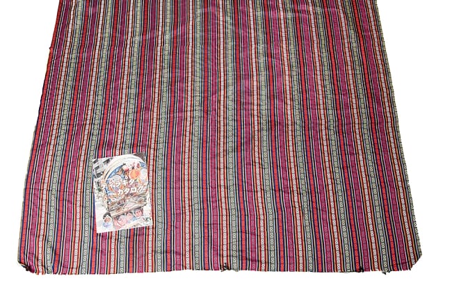 〔50cm切り売り〕ネパール織り生地-薄手〔幅150cm〕 5 - A4サイズの冊子と大きさを比較してみました。