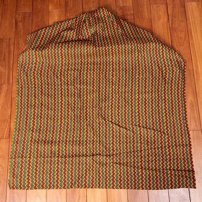 【3個セット】〔1m単位切り売り〕カンタ刺繍がかわいい ジグザグ模様 シェブロン・ストライプ布 ラスタ ラスタ系〔幅約112cm〕 3 - 1m単位で、ご注文個数に応じた長さでお送りいたします。横幅100cm以上ある大きな布なので、たっぷり使えます。