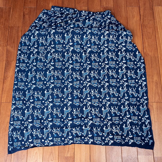 【3個セット】〔1m単位切り売り〕インドの伝統息づく 昔ながらの木版インディゴ藍染布 馬と駱駝 ネイビー系〔幅約114cm〕 3 - 1m単位で、ご注文個数に応じた長さでお送りいたします。横幅100cm以上ある大きな布なので、たっぷり使えます。