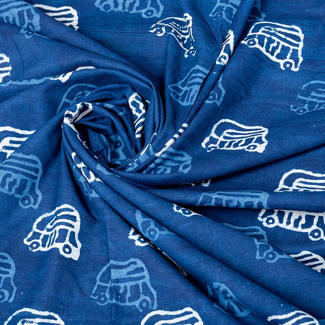 【3個セット】〔1m単位切り売り〕インドの伝統息づく　昔ながらの木版インディゴ藍染布　象さん　ネイビー系〔幅約107cm〕 6 - インドならではの風合い