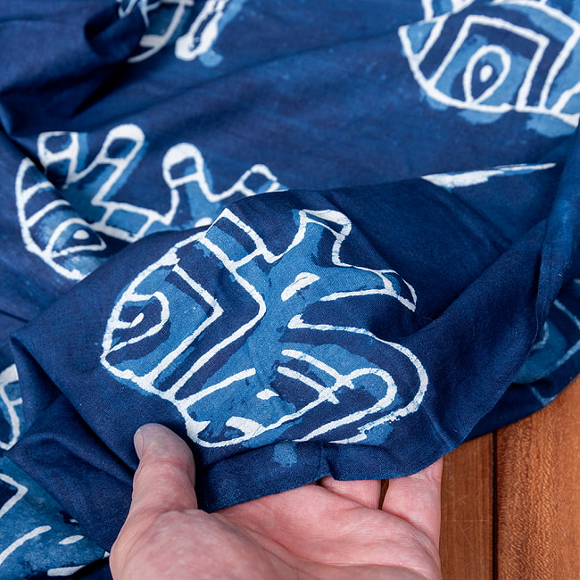 【3個セット】〔1m単位切り売り〕インドの伝統息づく 昔ながらの木版インディゴ藍染布 象さん ネイビー系〔幅約111cm〕 8 - 生地の拡大写真です