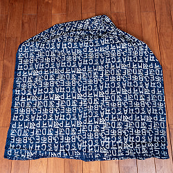 【3個セット】〔1m単位切り売り〕インドの伝統息づく　昔ながらの木版インディゴ藍染布　デーヴァナーガリー文字とアルファベット　ネイビー系〔幅約111cm〕 - サブ3