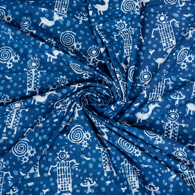 【3個セット】〔1m単位切り売り〕インドの伝統息づく　昔ながらの木版インディゴ藍染布　ペトログリフ柄　ネイビー系〔幅約112cm〕 5 - 拡大写真です