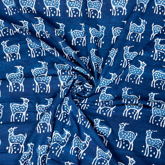 【3個セット】〔1m単位切り売り〕インドの伝統息づく　昔ながらの木版インディゴ藍染布　シカ　ネイビー系〔幅約109cm〕 5 - 拡大写真です