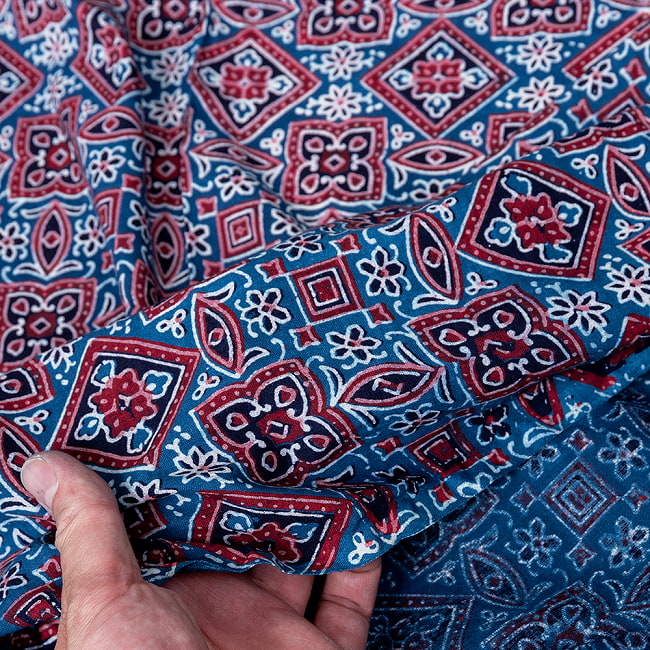 【3個セット】〔1m単位切り売り〕伝統アジュラックデザイン布　インディゴ染め　ネイビー系〔幅約109cm〕 8 - 生地の拡大写真です