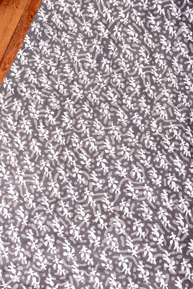 【3個セット】〔1m単位切り売り〕昔ながらの木版泥染め　ダブプリント　グレー系〔幅約113cm〕 4 - とても良い雰囲気