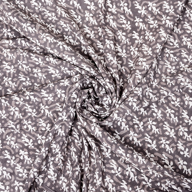 【3個セット】〔1m単位切り売り〕昔ながらの木版泥染め　ダブプリント　グレー系〔幅約113cm〕 5 - 拡大写真です