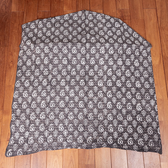 【3個セット】〔1m単位切り売り〕昔ながらの木版泥染め　ダブプリント　グレー系〔幅約115cm〕 3 - 1m単位で、ご注文個数に応じた長さでお送りいたします。横幅100cm以上ある大きな布なので、たっぷり使えます。