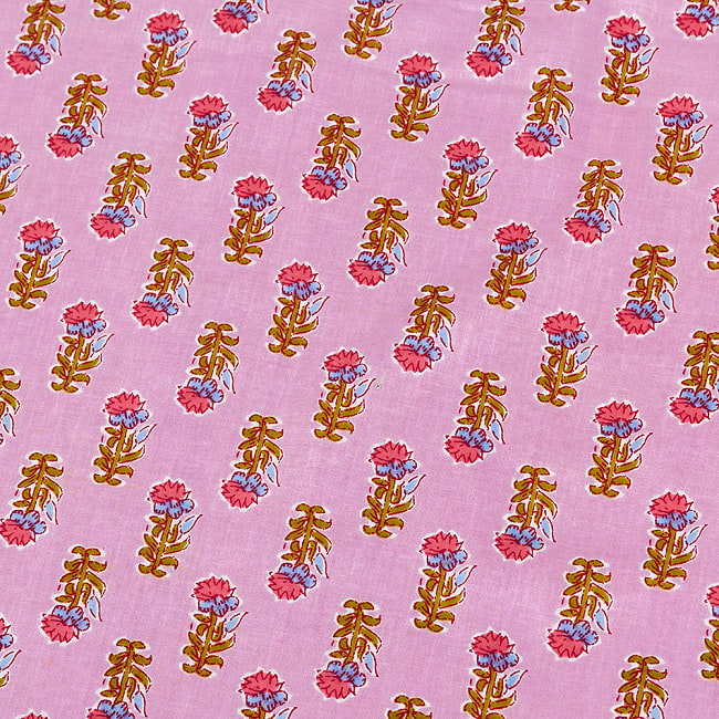 【3個セット】〔1m単位切り売り〕テキスタイルの伝統息づくインドから　昔ながらのボタニカル柄布　ピンク系〔幅約109cm〕 5 - 拡大写真です