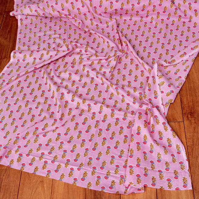 【3個セット】〔1m単位切り売り〕テキスタイルの伝統息づくインドから　昔ながらのボタニカル柄布　ピンク系〔幅約109cm〕 7 - 全体写真です