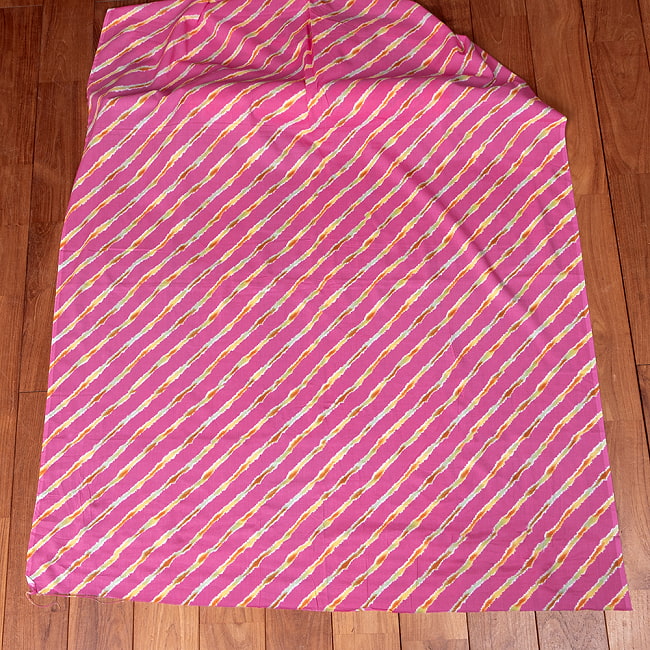 【3個セット】〔1m単位切り売り〕南インドの斜めストライプコットン布　レジメンタル　ピンク系〔幅約108cm〕 3 - 1m単位で、ご注文個数に応じた長さでお送りいたします。横幅100cm以上ある大きな布なので、たっぷり使えます。
