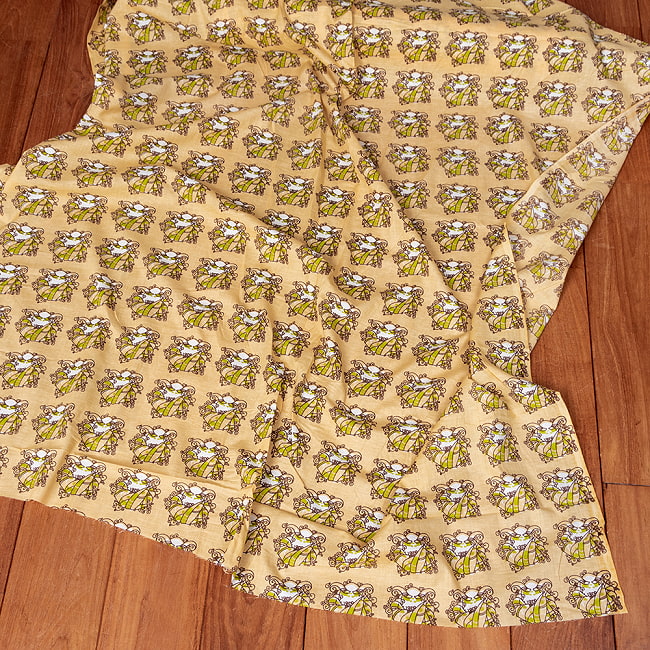 【3個セット】〔1m単位切り売り〕インドの伝統と不思議が融合　おもしろデザイン布　ターバンおじさま柄〔幅約109cm〕 7 - 全体写真です