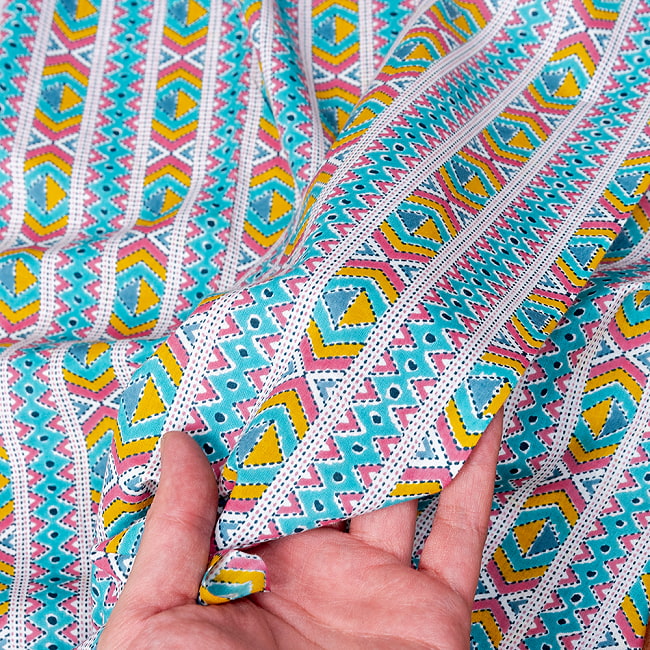 【3個セット】〔1m単位切り売り〕テキスタイルの伝統息づくインドから　エスニックなストライプ布　青緑系〔幅約107cm〕 8 - 生地の拡大写真です