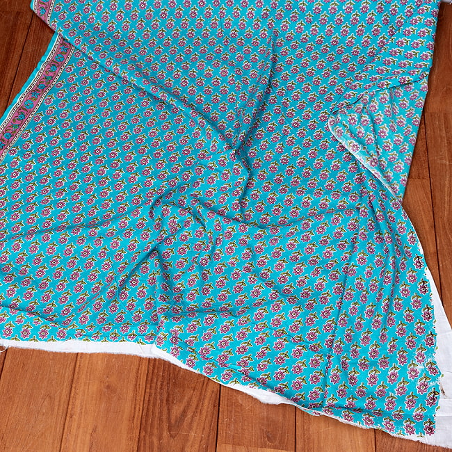 【3個セット】〔1m単位切り売り〕テキスタイルの伝統息づくインドから　昔ながらの小花柄布　青緑系〔幅約111cm〕 7 - 全体写真です