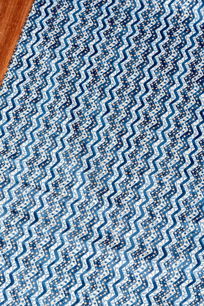【3個セット】〔1m単位切り売り〕南インドのジグザグ模様　シェブロン・ストライプ布　ブルー系〔幅約107cm〕 4 - とても良い雰囲気
