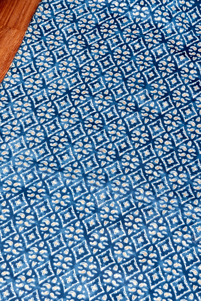 【3個セット】〔1m単位切り売り〕テキスタイルの伝統息づくインドから 昔ながらの更紗柄布 ネイビー系〔幅約109cm〕 4 - とても良い雰囲気