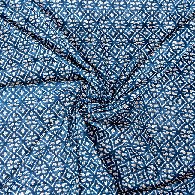 【3個セット】〔1m単位切り売り〕テキスタイルの伝統息づくインドから 昔ながらの更紗柄布 ネイビー系〔幅約109cm〕 5 - 拡大写真です