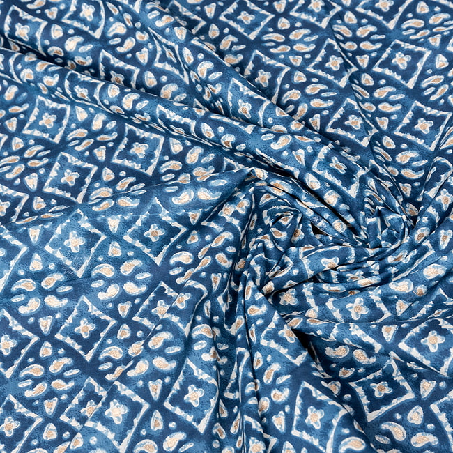 【3個セット】〔1m単位切り売り〕テキスタイルの伝統息づくインドから 昔ながらの更紗柄布 ネイビー系〔幅約109cm〕 6 - インドならではの風合い