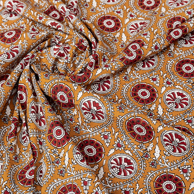 【3個セット】〔1m単位切り売り〕テキスタイルの伝統息づくインドから　昔ながらの更紗模様布　黄土色系〔幅約104cm〕 6 - インドならではの風合い