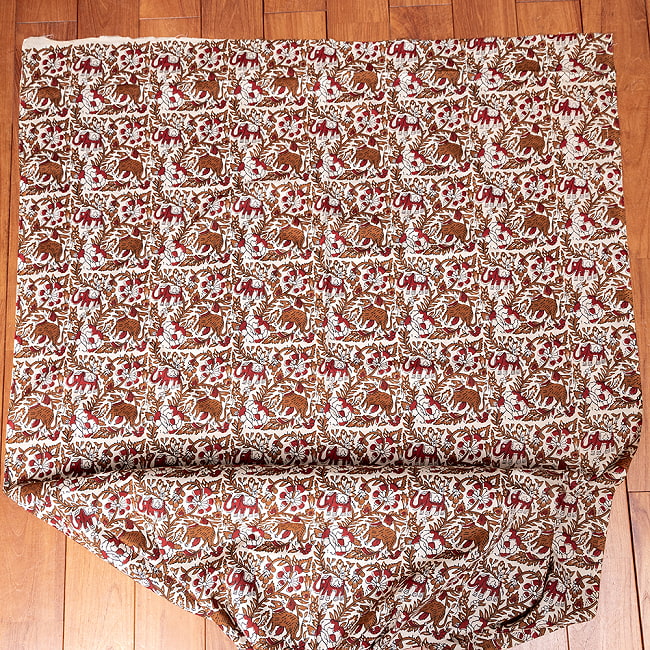 【3個セット】〔1m単位切り売り〕ゆるくてかわいい インドの動物デザインの布 更紗柄 象さんと謎の獣〔幅約111cm〕 3 - 1m単位で、ご注文個数に応じた長さでお送りいたします。横幅100cm以上ある大きな布なので、たっぷり使えます。