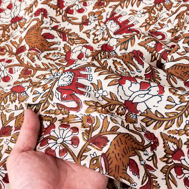 【3個セット】〔1m単位切り売り〕ゆるくてかわいい インドの動物デザインの布 更紗柄 象さんと謎の獣〔幅約111cm〕 8 - 生地の拡大写真です