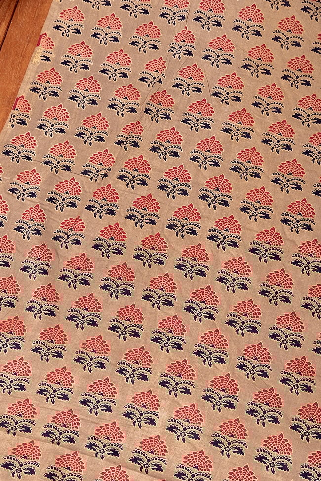 【3個セット】〔1m単位切り売り〕テキスタイルの伝統息づくインドから 昔ながらの花柄 ブラウン系〔幅約107cm〕 4 - とても良い雰囲気