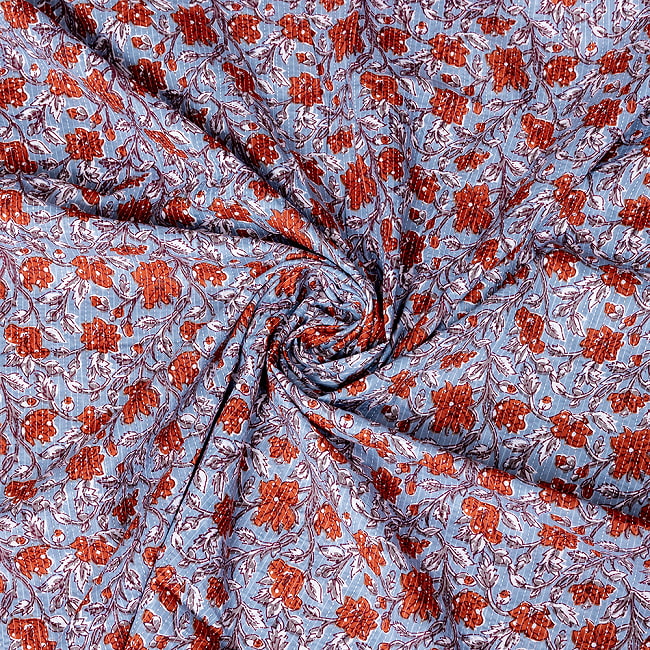 【5個セット】〔1m単位切り売り〕カンタ刺繍がかわいい　ボタニカルデザインの布　水色系〔幅約114cm〕 5 - 拡大写真です