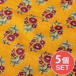 【5個セット】〔1m単位切り売り〕カンタ刺繍がかわいい　ボタニカルデザインの布　マスタード系〔幅約109cm〕の商品写真